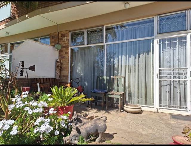 2 BEDROOM TOWNHOUSE FOR SALE IN STRUBENVALE